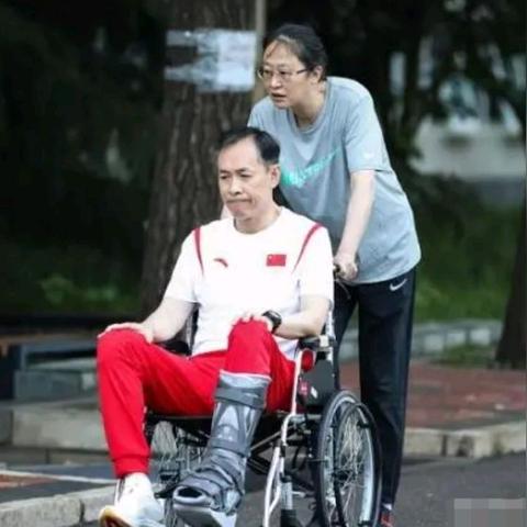 女篮比赛精彩瞬间回顾，录像回顾与数据统计